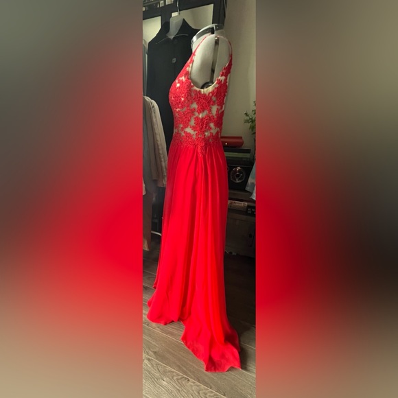 Red floral lace mesh bodice A-line grad dress / formal gown - Picture 3 of 9